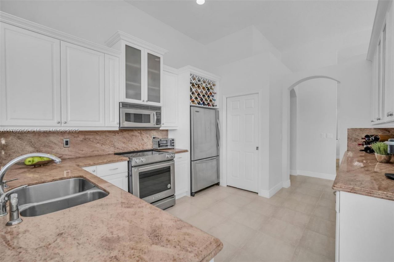 3739 Oak Ridge Cir, Weston, FL 33331 Photo