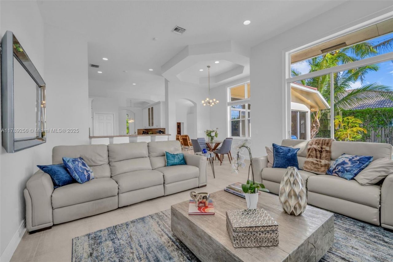 3739 Oak Ridge Cir, Weston, FL 33331 Photo