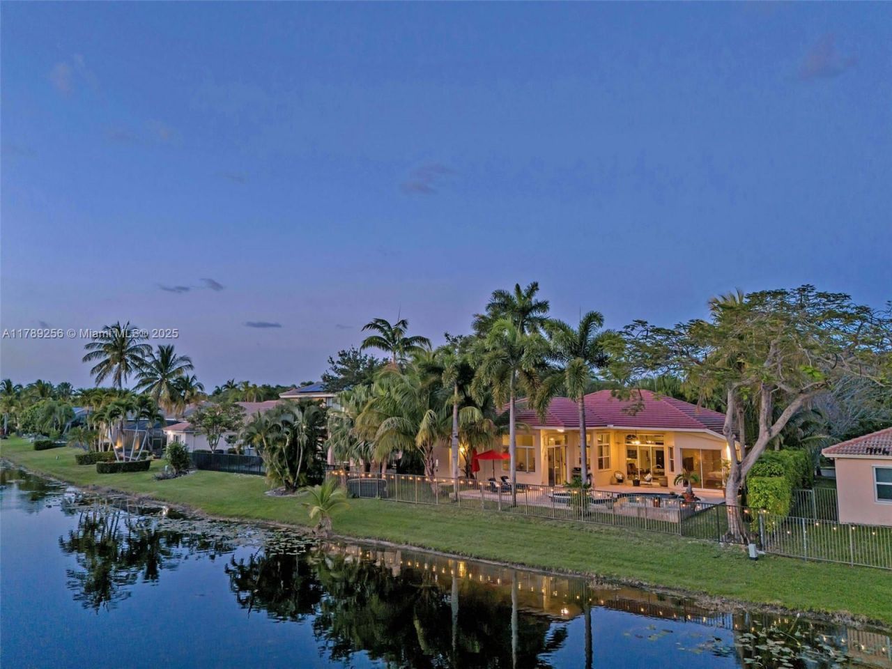 3739 Oak Ridge Cir, Weston, FL 33331 Photo