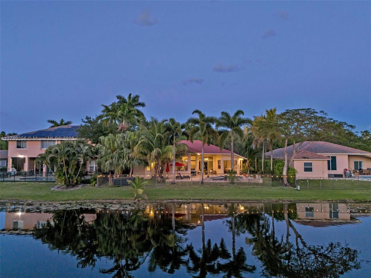 3739 Oak Ridge Cir, Weston, FL 33331 Photo