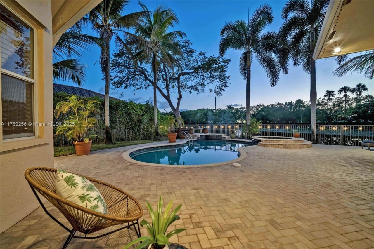 3739 Oak Ridge Cir, Weston, FL 33331 Photo