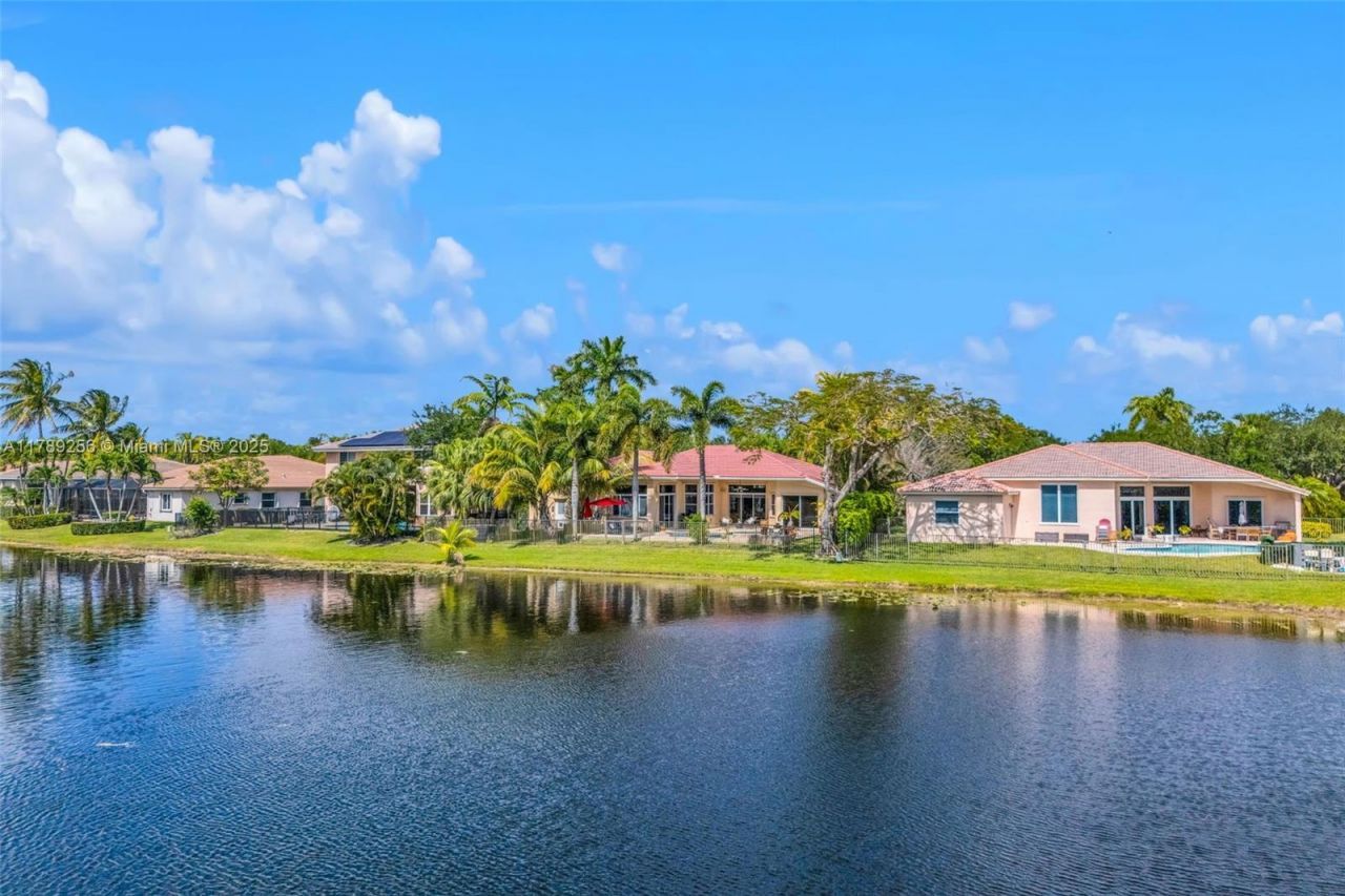 3739 Oak Ridge Cir, Weston, FL 33331 Photo