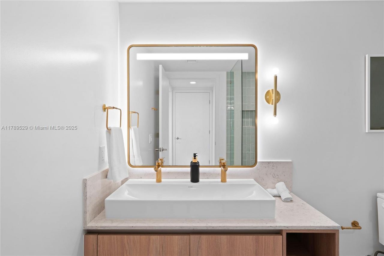 159 NE 6th St, Unit 3105, Miami, FL 33132 Photo