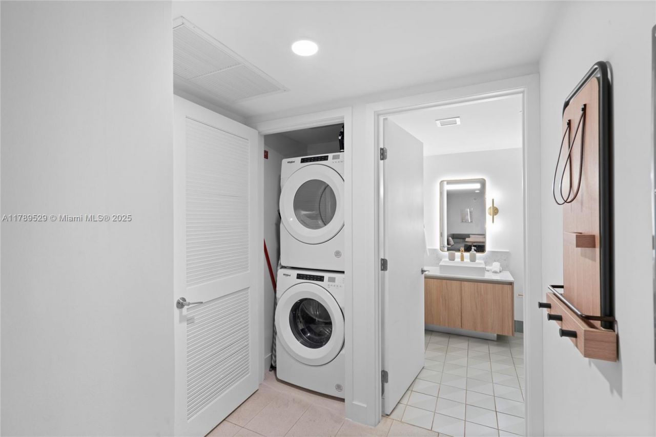 159 NE 6th St, Unit 3105, Miami, FL 33132 Photo