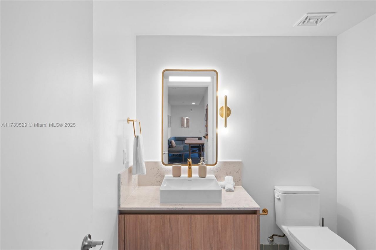 159 NE 6th St, Unit 3105, Miami, FL 33132 Photo