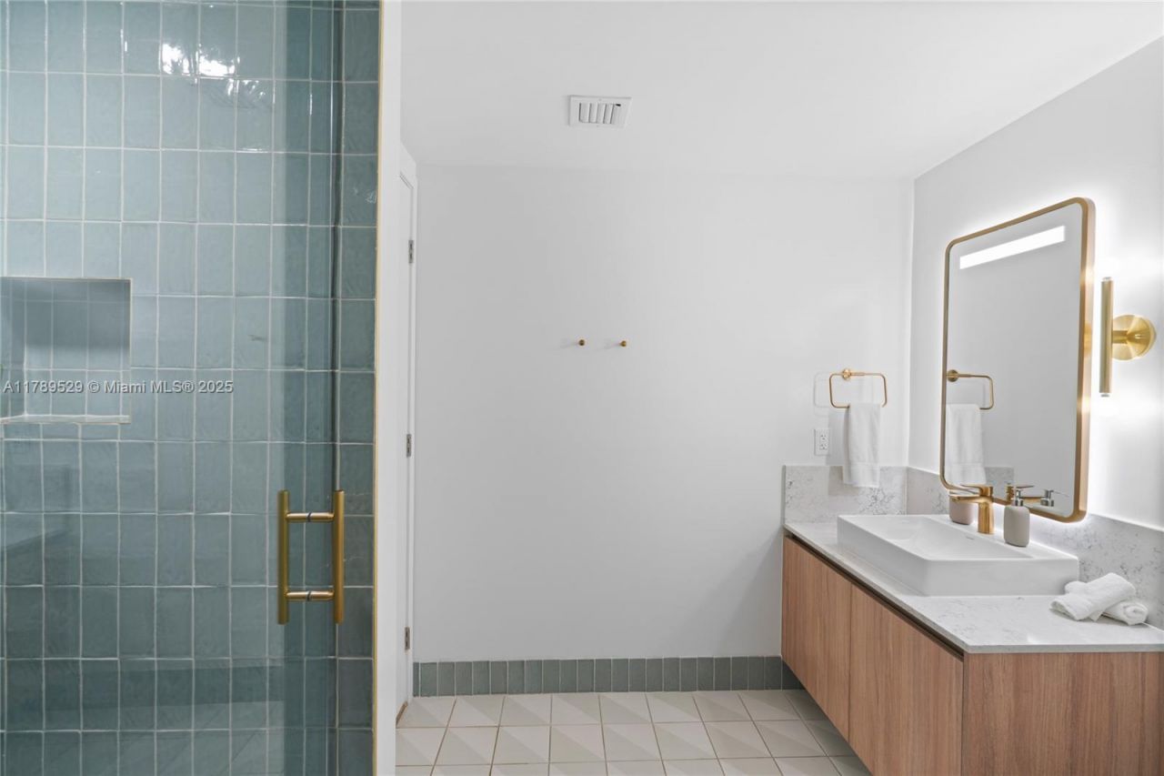 159 NE 6th St, Unit 3105, Miami, FL 33132 Photo