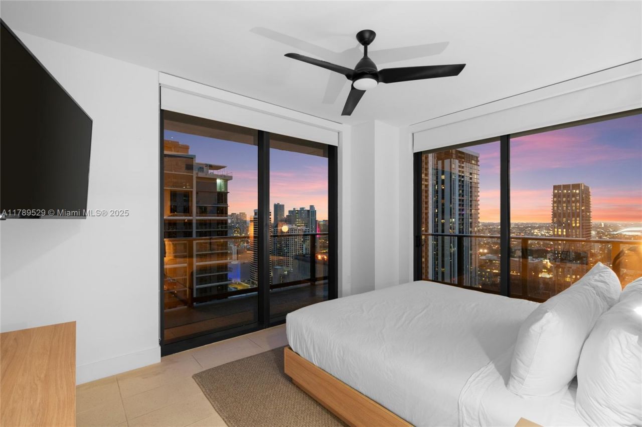 159 NE 6th St, Unit 3105, Miami, FL 33132 Photo