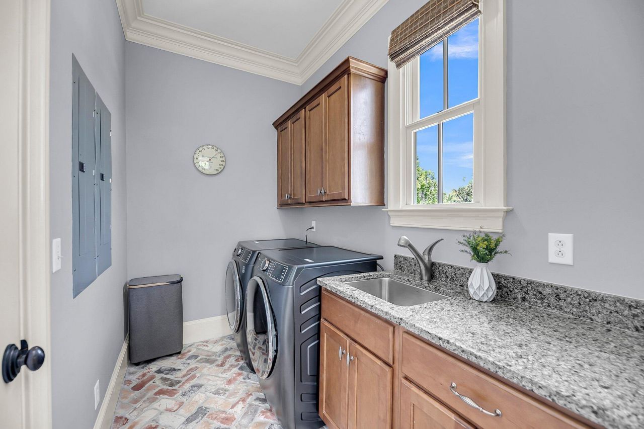 2254 Beckenham Drive Photo 29