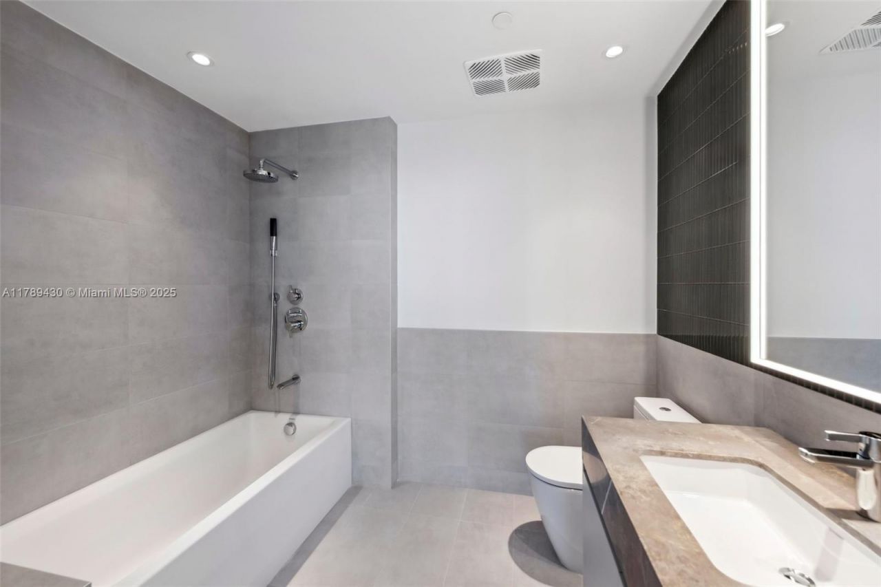 500 Alton Rd., Unit 3004, Miami Beach, FL 33139 Photo