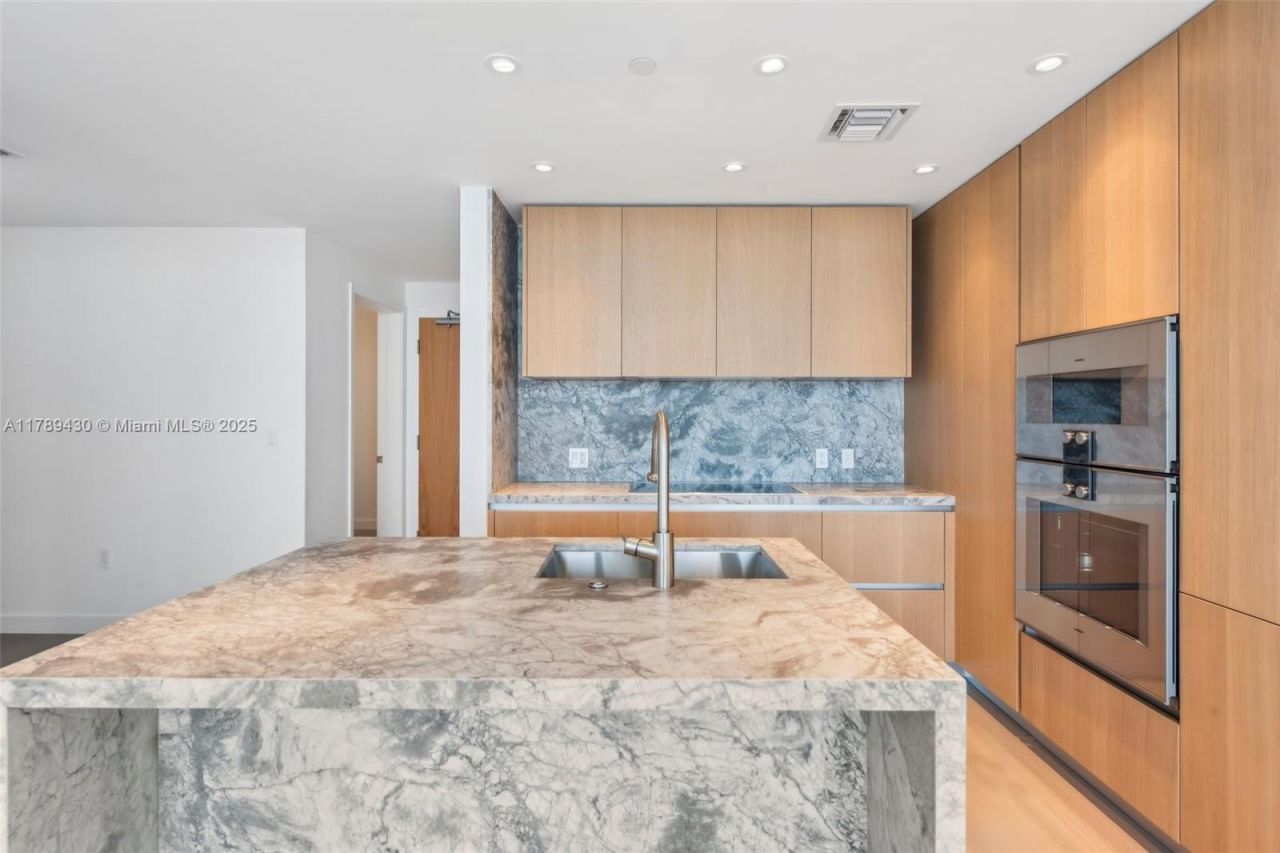 500 Alton Rd., Unit 3004, Miami Beach, FL 33139 Photo