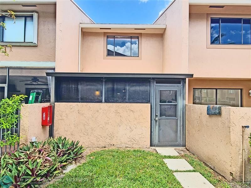 139 Sparrow Dr, Unit 4B, Royal Palm Beach, FL 33411 Photo