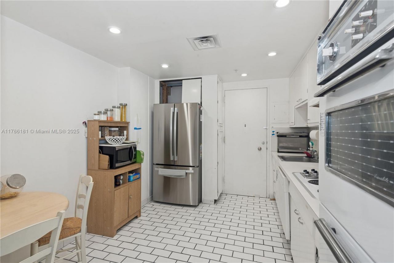 5055 Collins Ave, Unit 5F, Miami Beach, FL 33140 Photo
