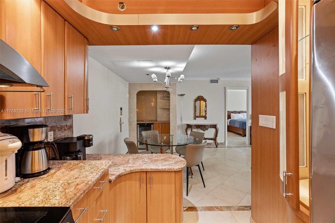 5225 Collins Ave, Unit 1117, Miami Beach, FL 33140 Photo