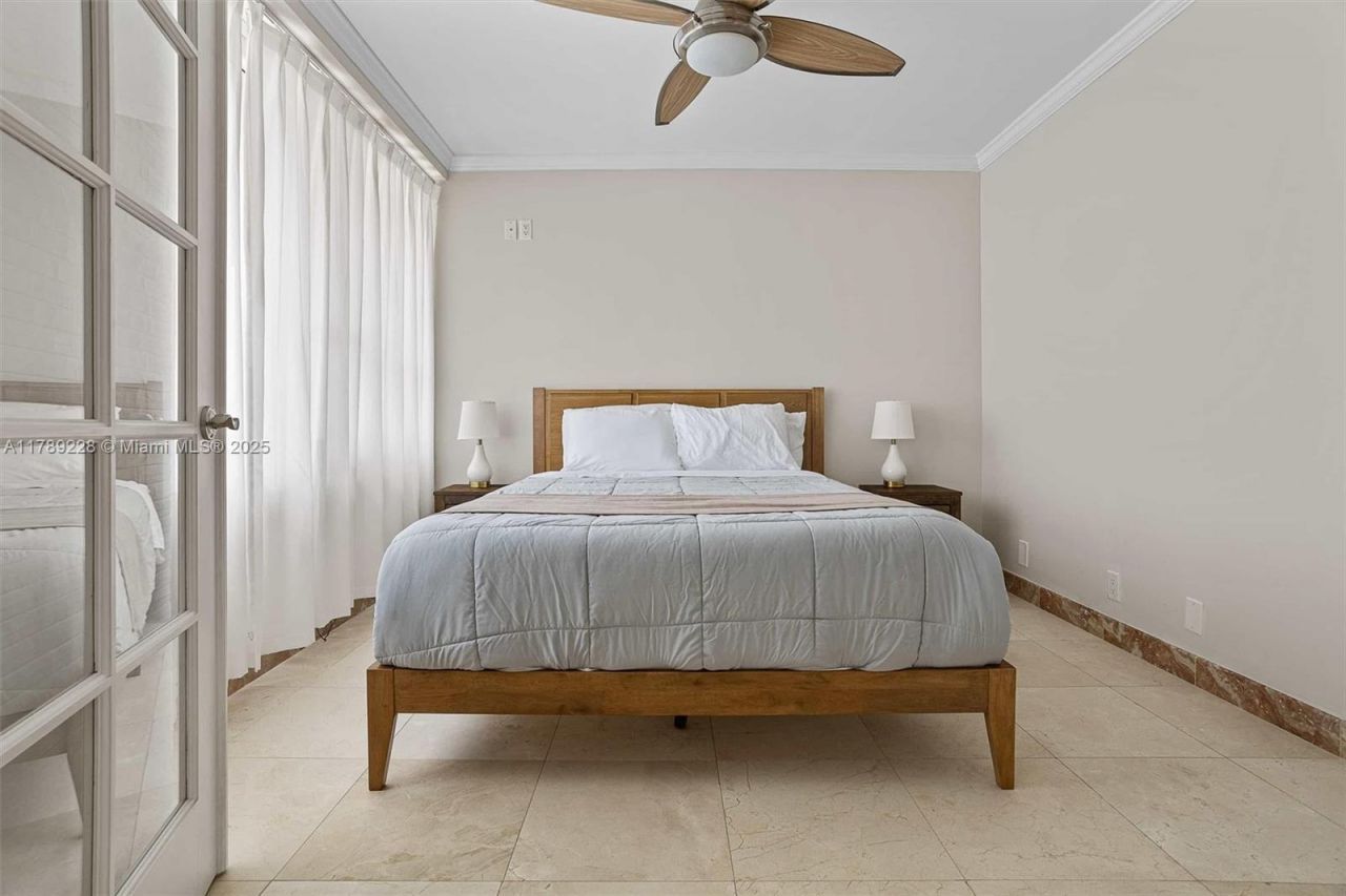 5225 Collins Ave, Unit 1117, Miami Beach, FL 33140 Photo