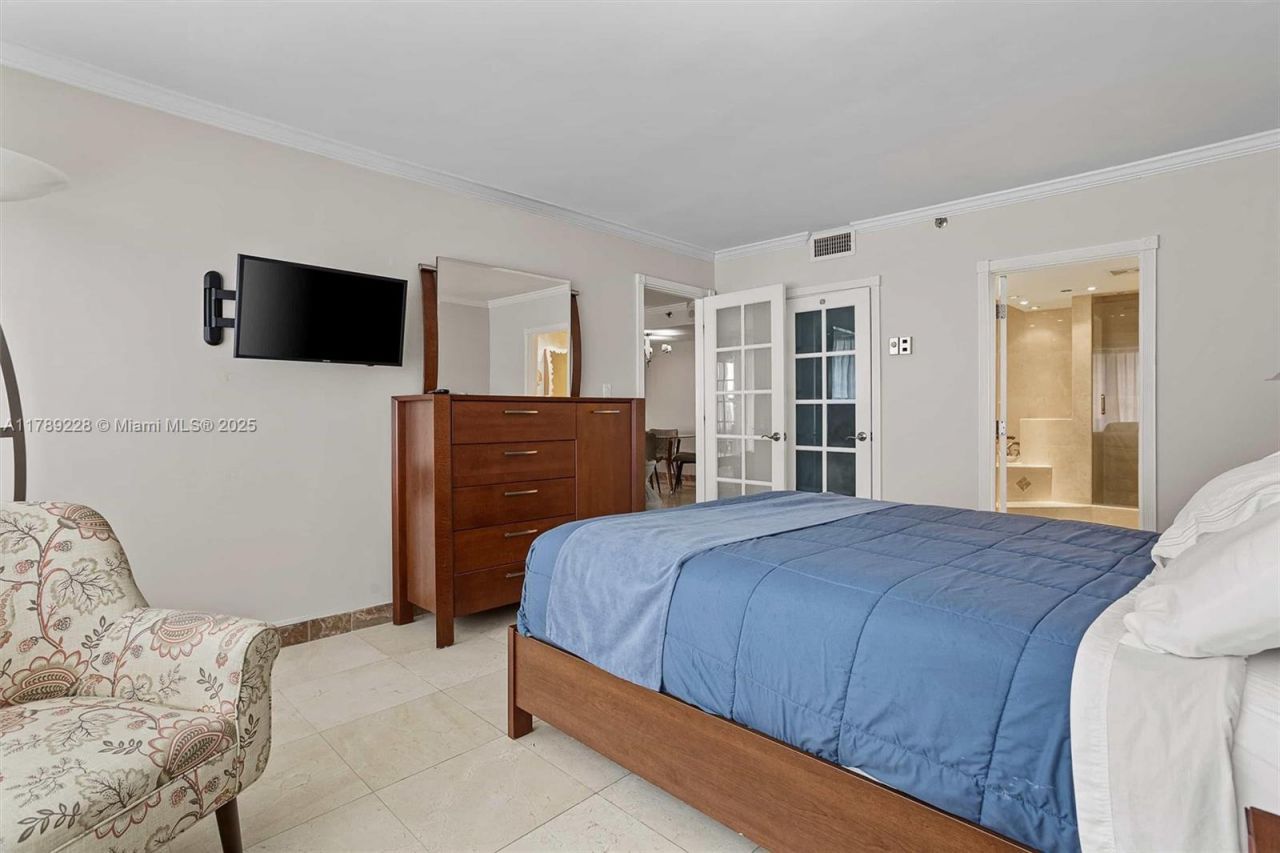 5225 Collins Ave, Unit 1117, Miami Beach, FL 33140 Photo