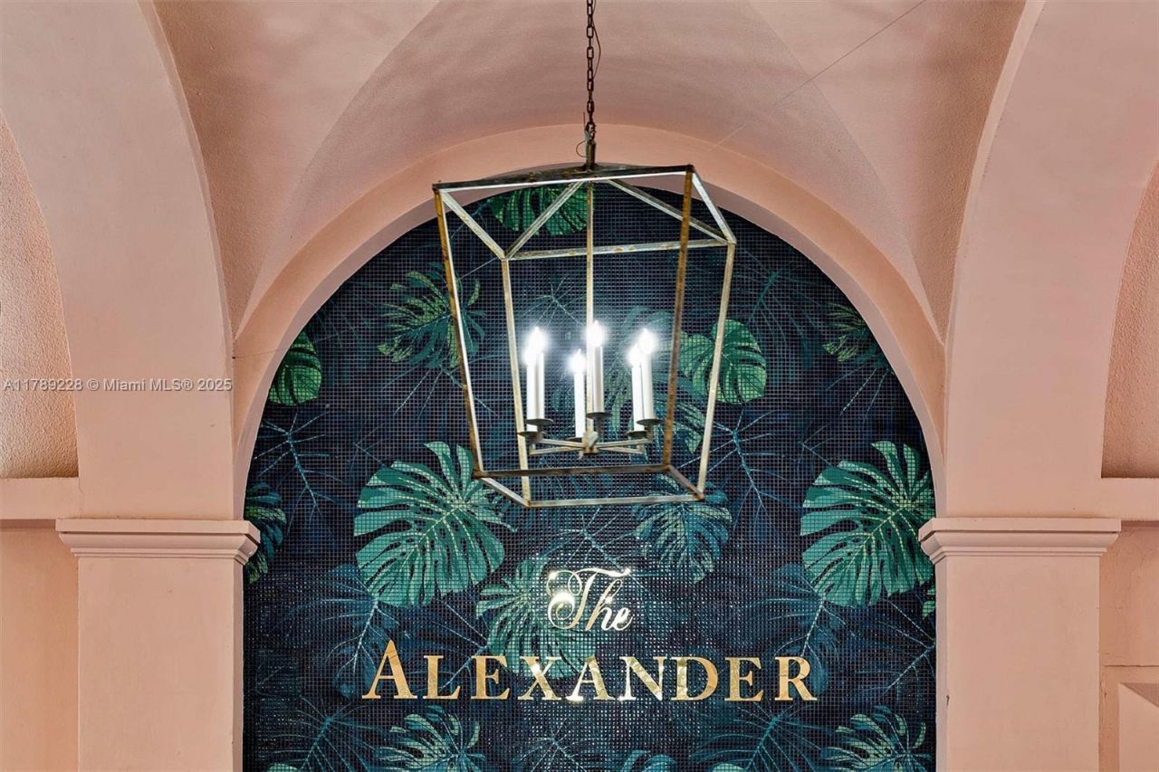 5225 Collins Ave, Unit 1117, Miami Beach, FL 33140 Photo