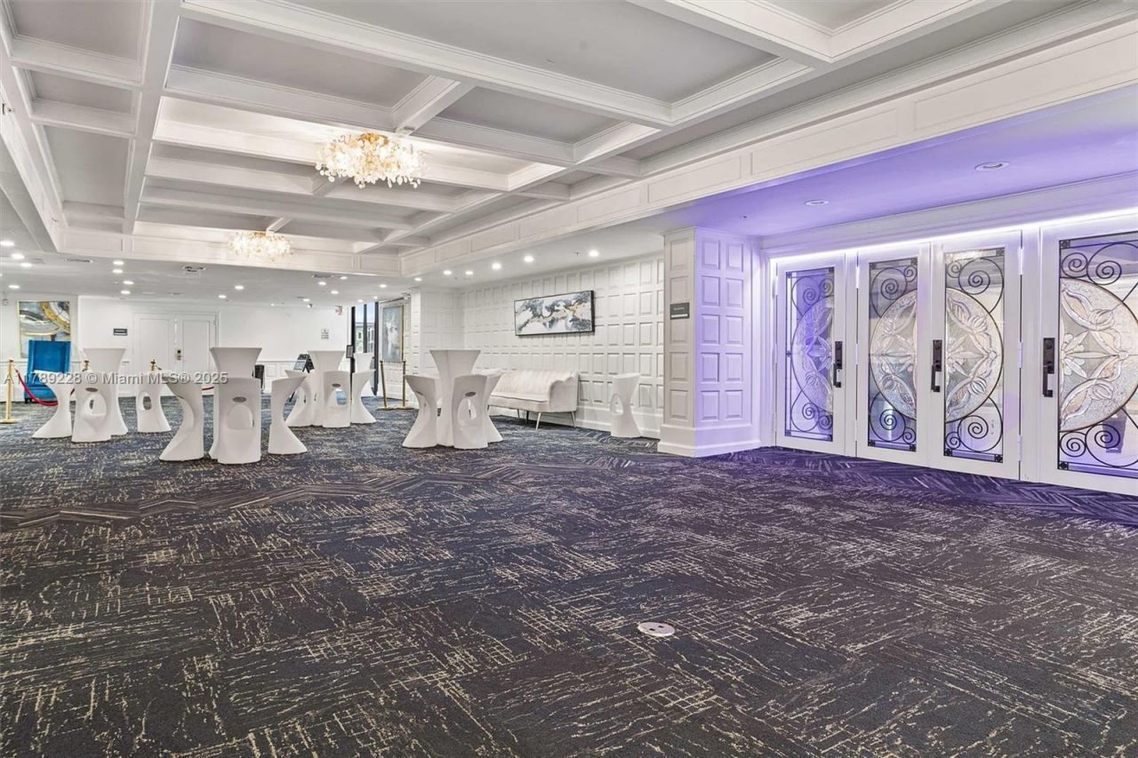 5225 Collins Ave, Unit 1117, Miami Beach, FL 33140 Photo