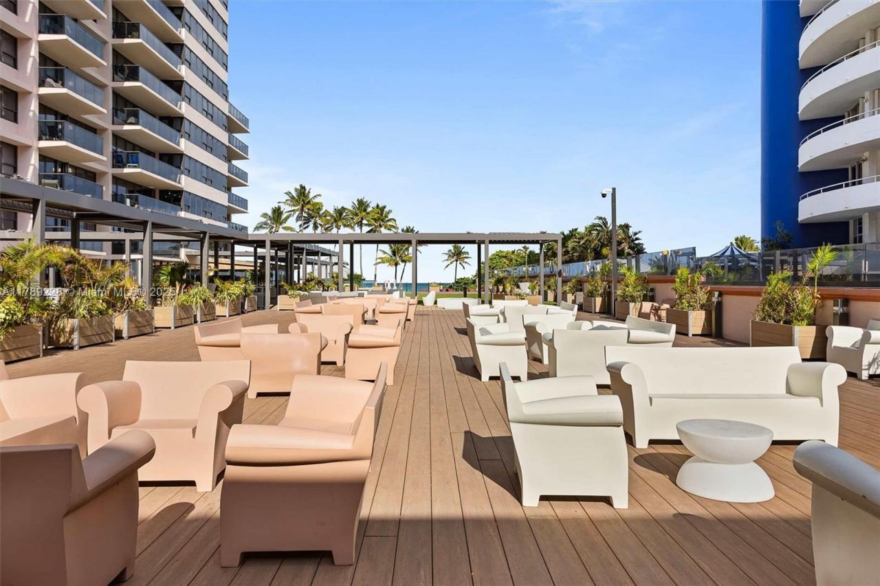 5225 Collins Ave, Unit 1117, Miami Beach, FL 33140 Photo