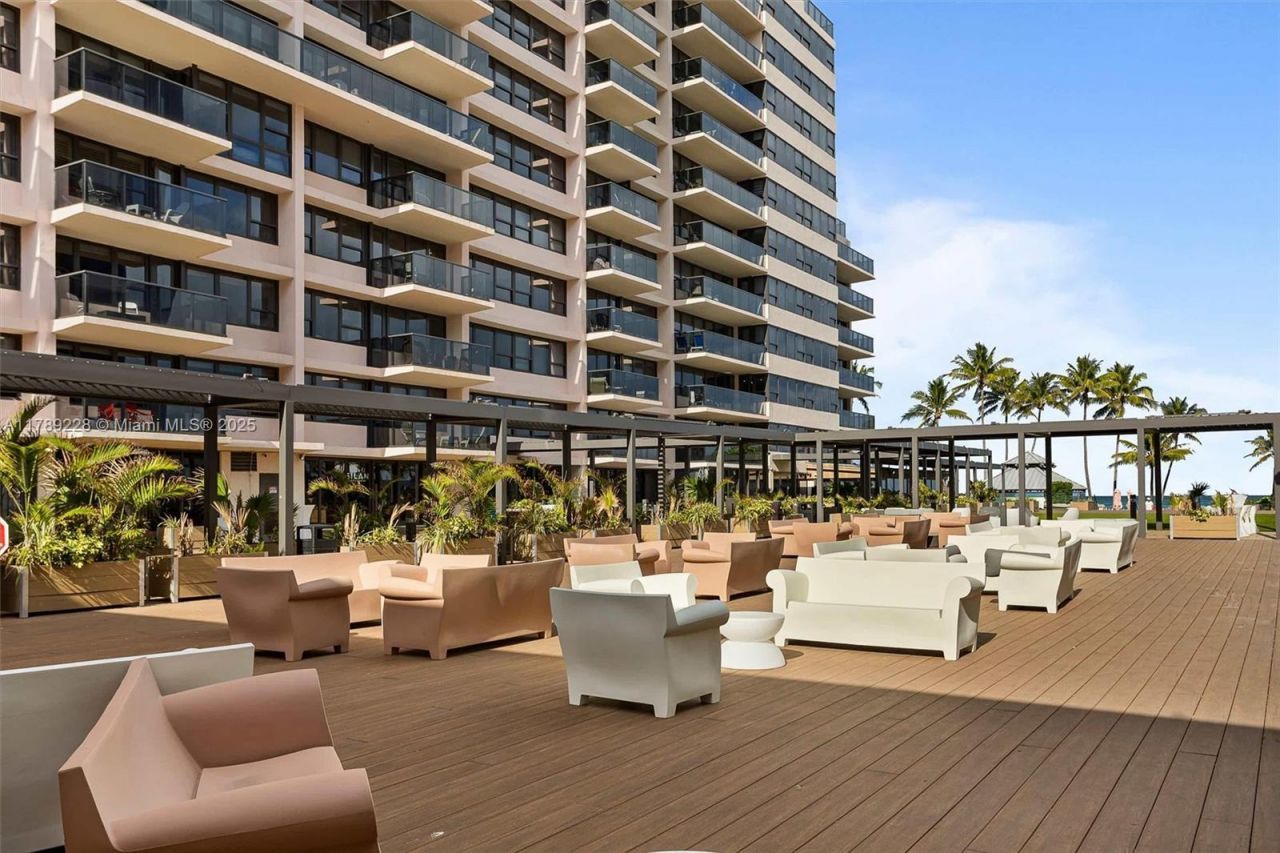 5225 Collins Ave, Unit 1117, Miami Beach, FL 33140 Photo