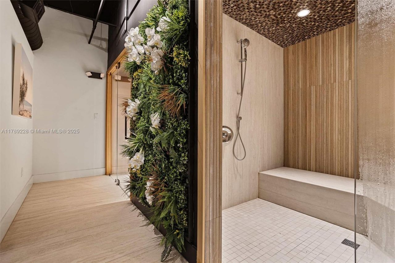 5225 Collins Ave, Unit 1117, Miami Beach, FL 33140 Photo