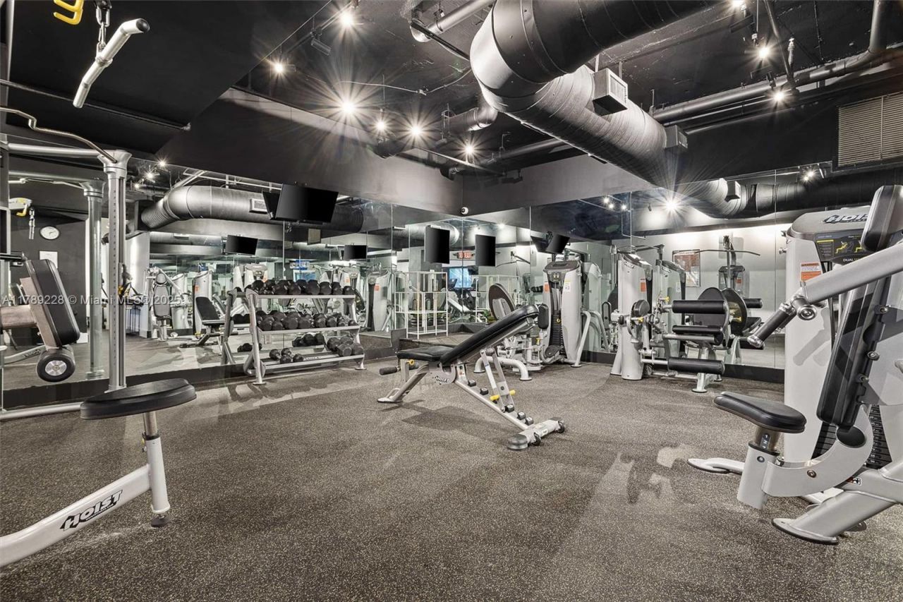 5225 Collins Ave, Unit 1117, Miami Beach, FL 33140 Photo