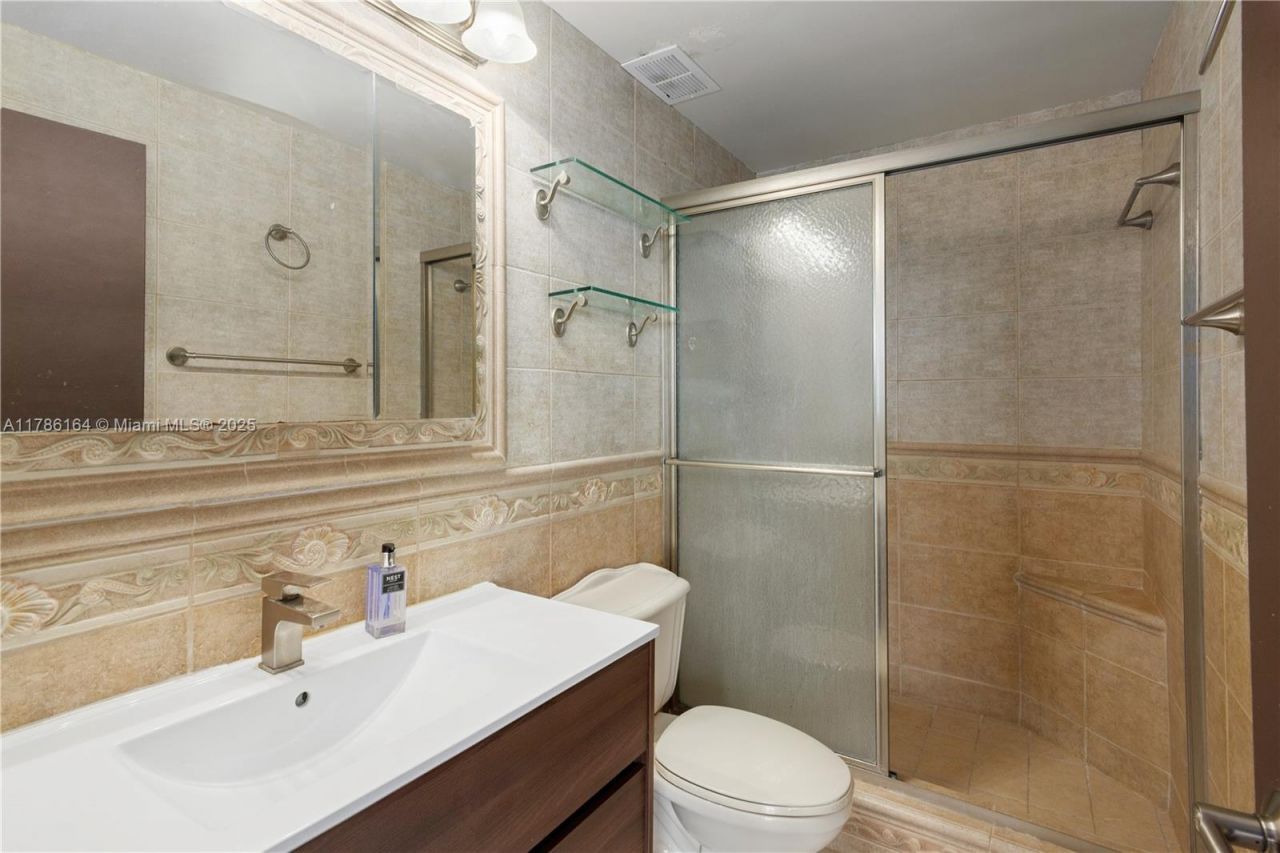 5055 Collins Ave, Unit 10J, Miami Beach, FL 33140 Photo