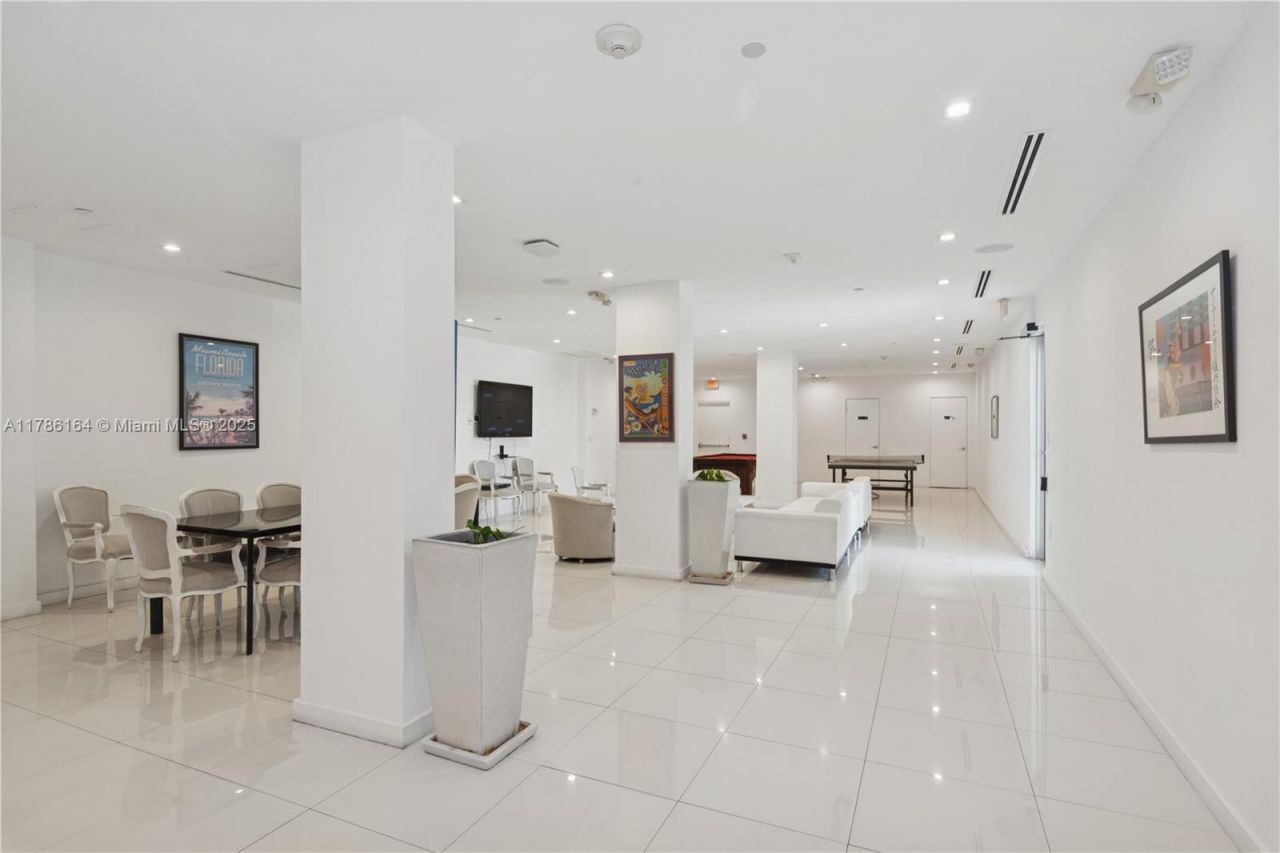 5055 Collins Ave, Unit 10J, Miami Beach, FL 33140 Photo