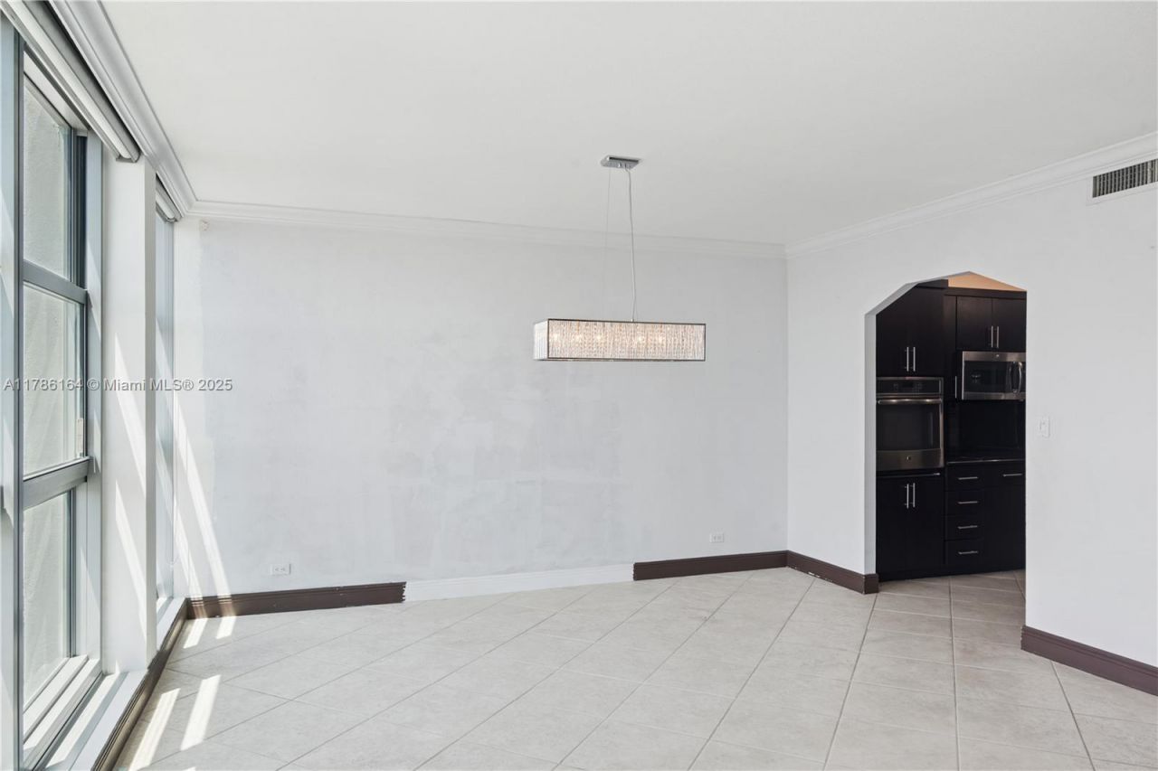 5055 Collins Ave, Unit 10J, Miami Beach, FL 33140 Photo