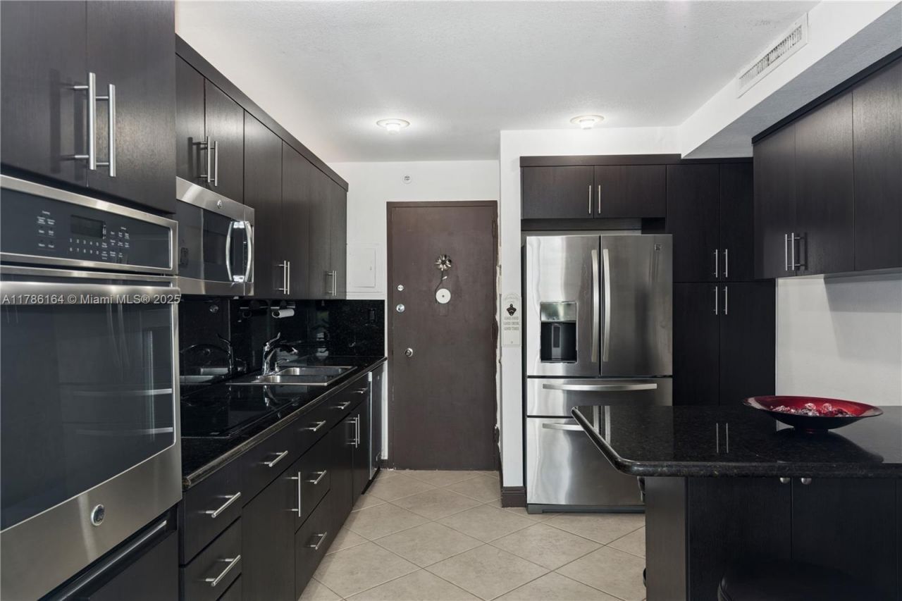 5055 Collins Ave, Unit 10J, Miami Beach, FL 33140 Photo