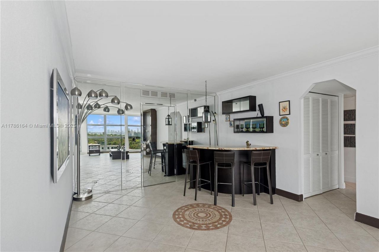 5055 Collins Ave, Unit 10J, Miami Beach, FL 33140 Photo
