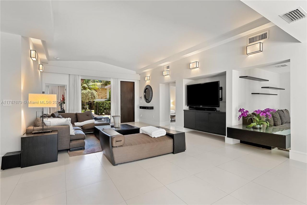 Please Call For Address, Miami Beach, FL 33139 Photo