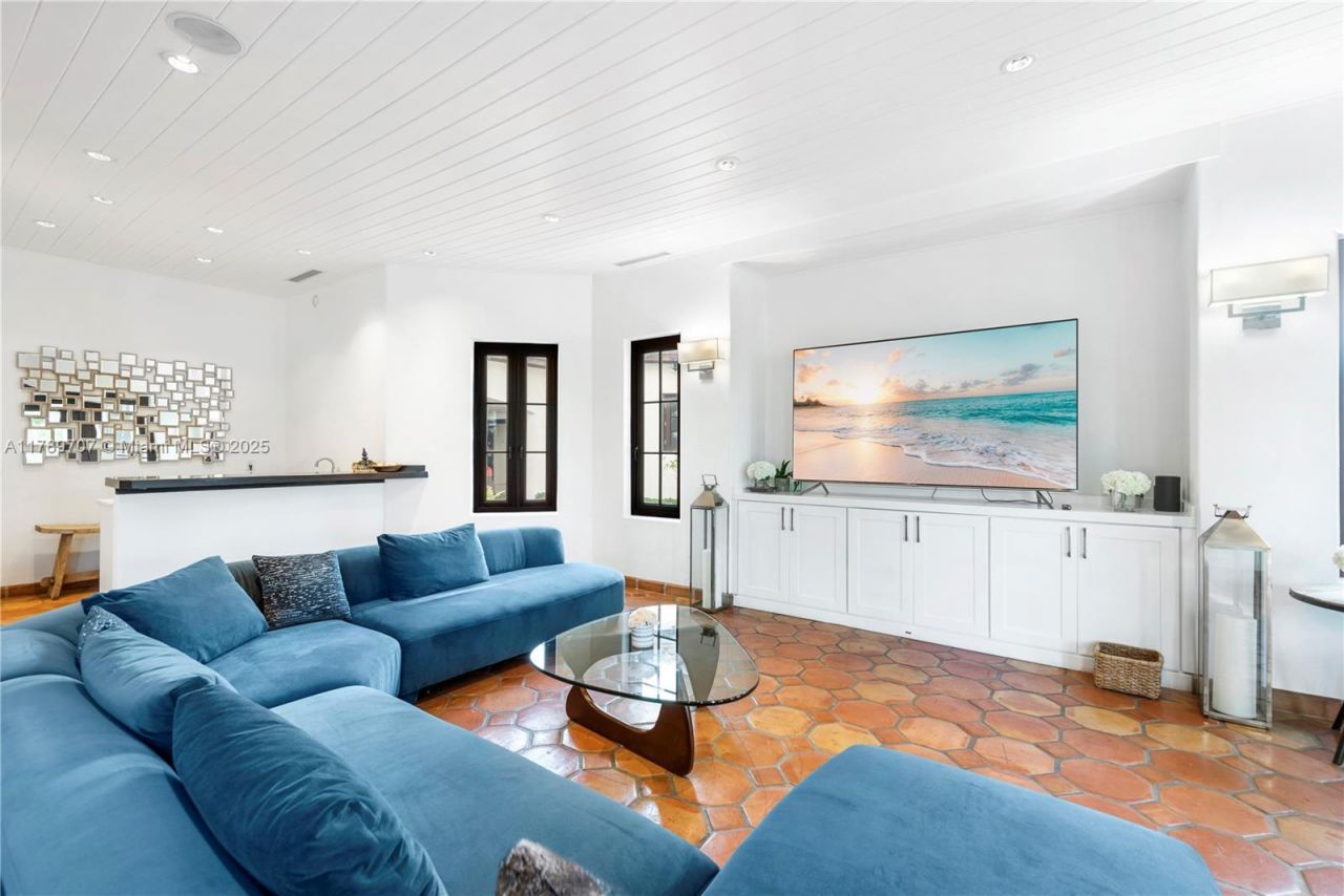 1201 NE 83rd St, Miami, FL 33138 Photo