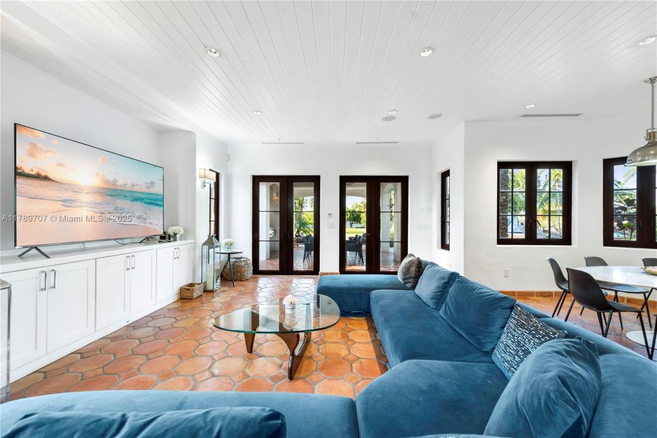 1201 NE 83rd St, Miami, FL 33138 Photo