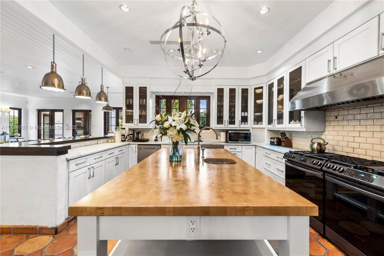 1201 NE 83rd St, Miami, FL 33138 Photo