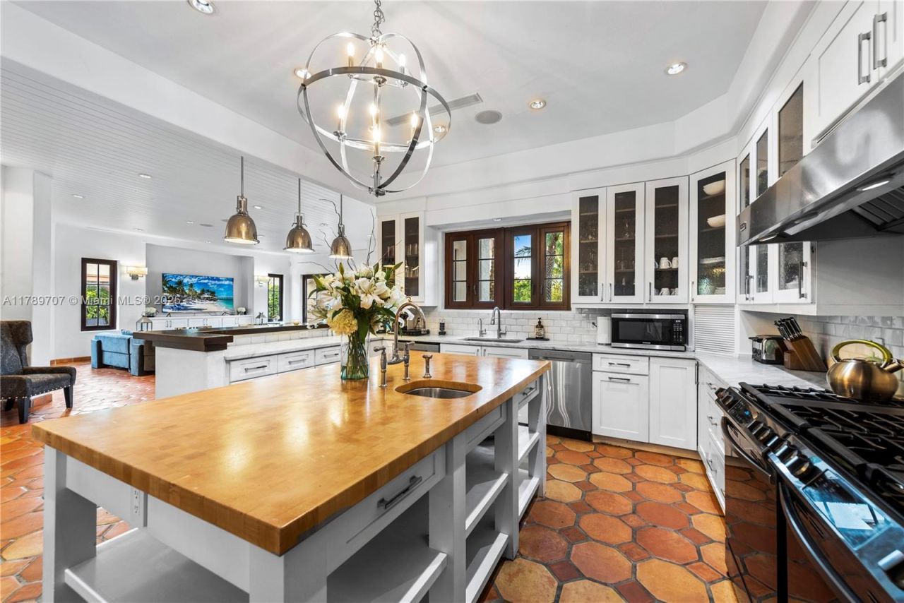 1201 NE 83rd St, Miami, FL 33138 Photo