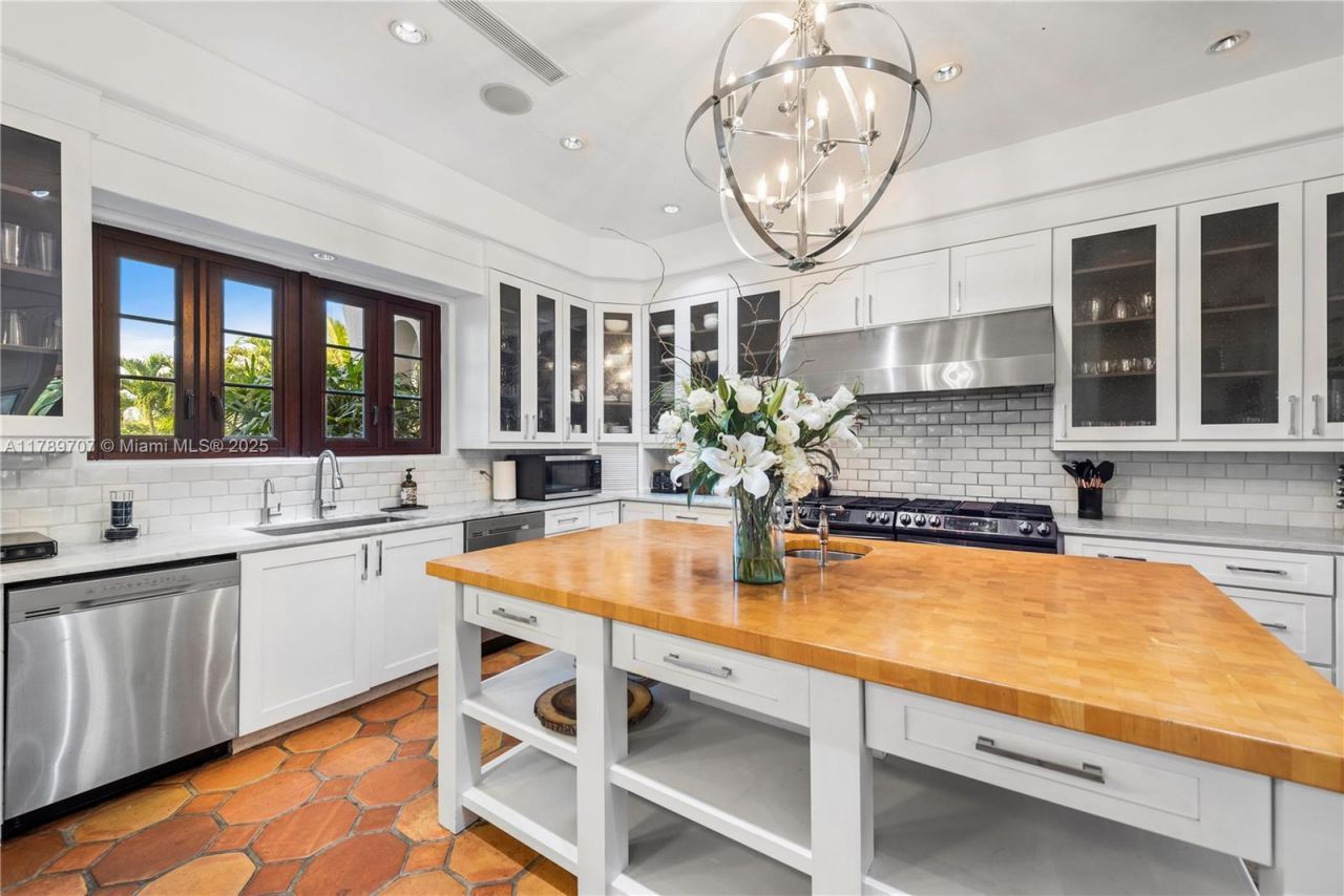 1201 NE 83rd St, Miami, FL 33138 Photo