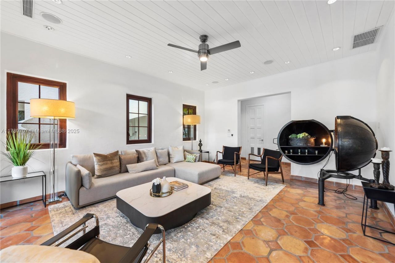 1201 NE 83rd St, Miami, FL 33138 Photo