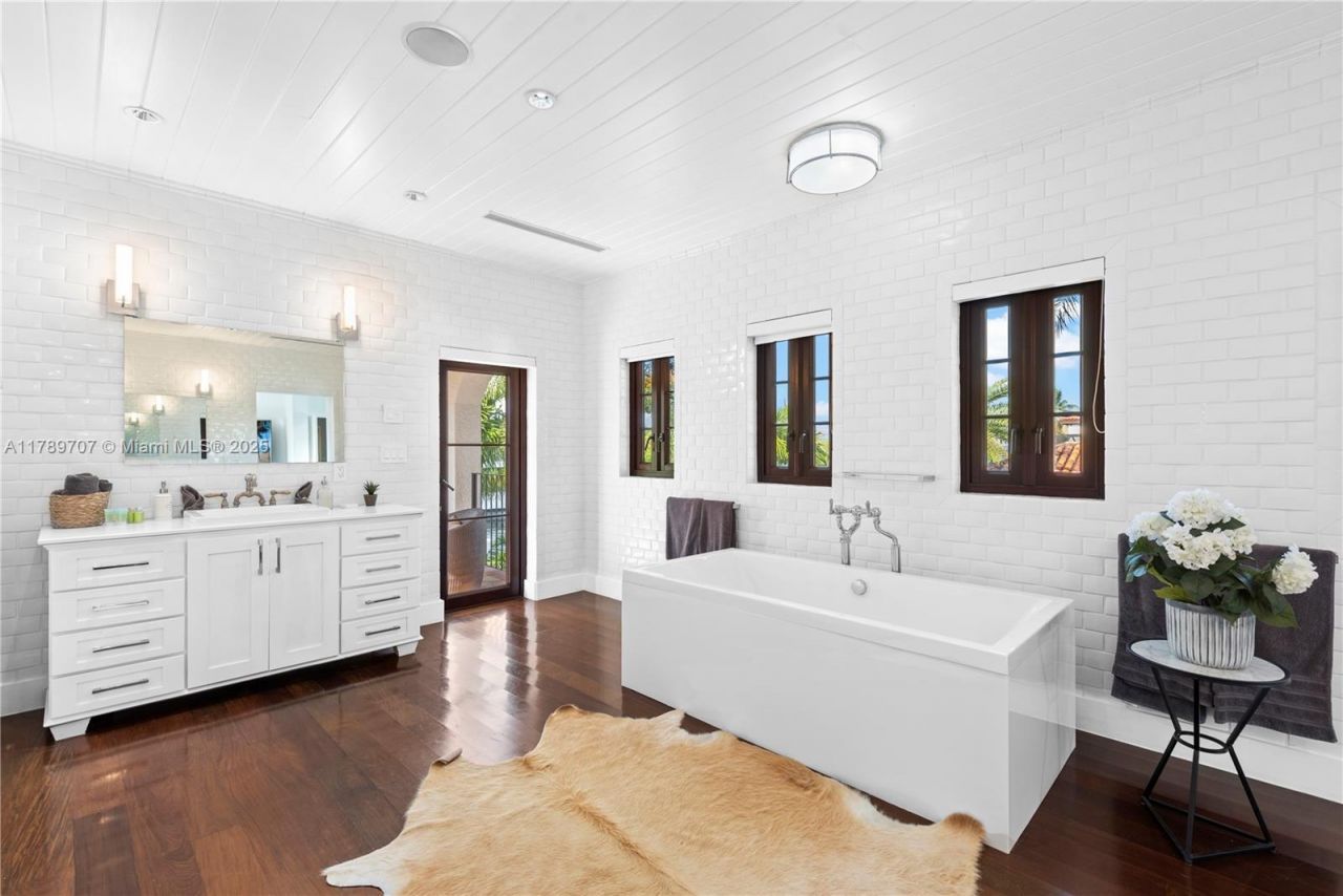 1201 NE 83rd St, Miami, FL 33138 Photo