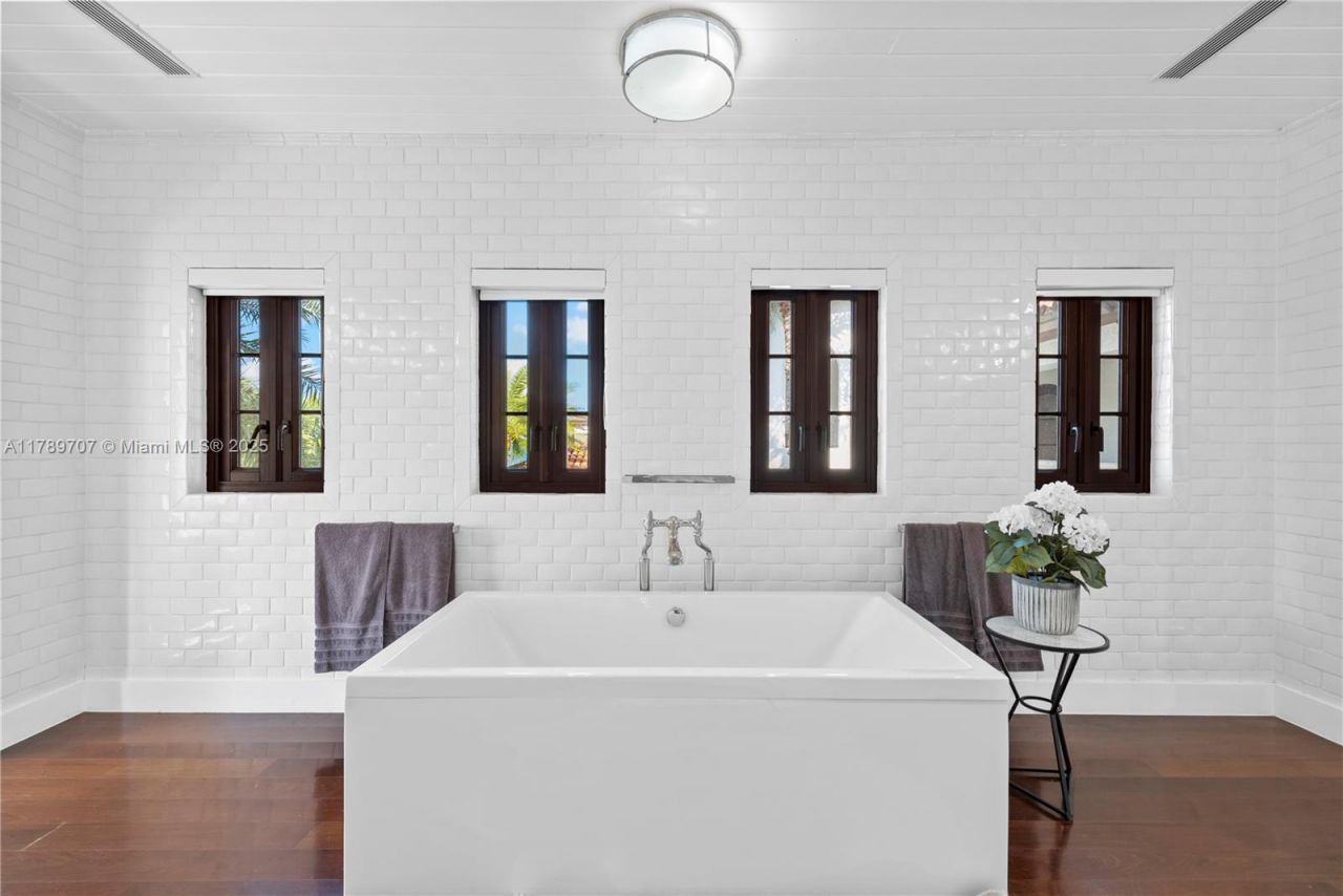 1201 NE 83rd St, Miami, FL 33138 Photo