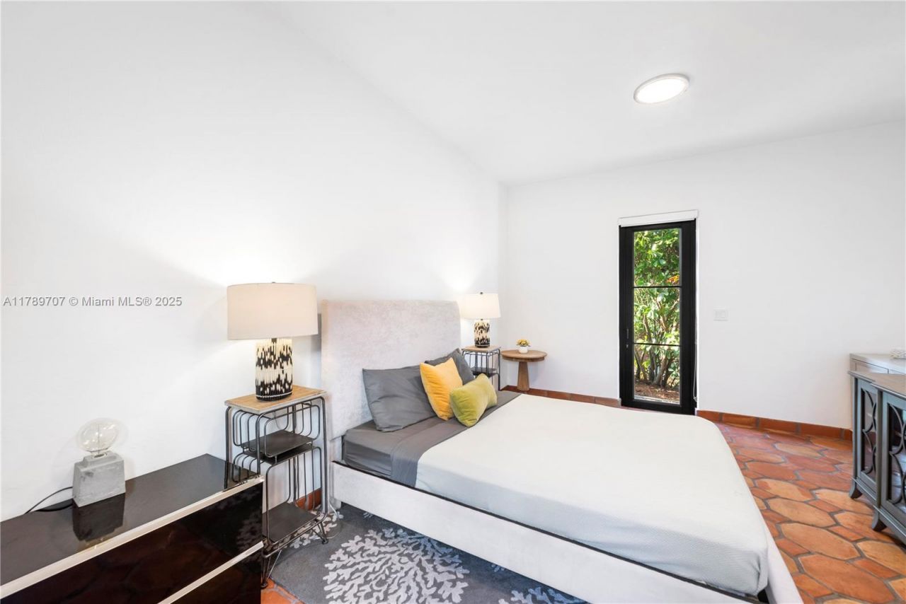 1201 NE 83rd St, Miami, FL 33138 Photo