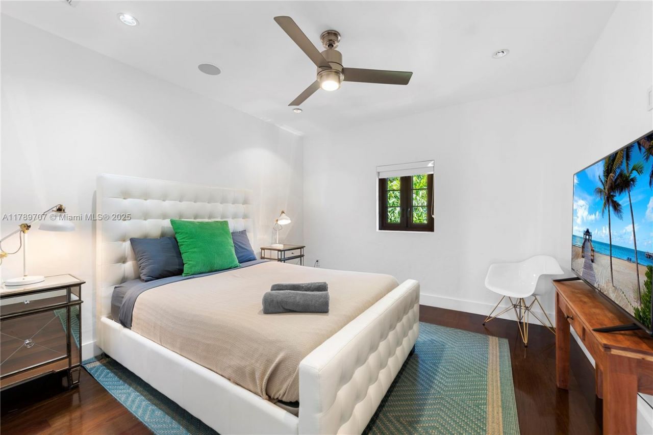 1201 NE 83rd St, Miami, FL 33138 Photo