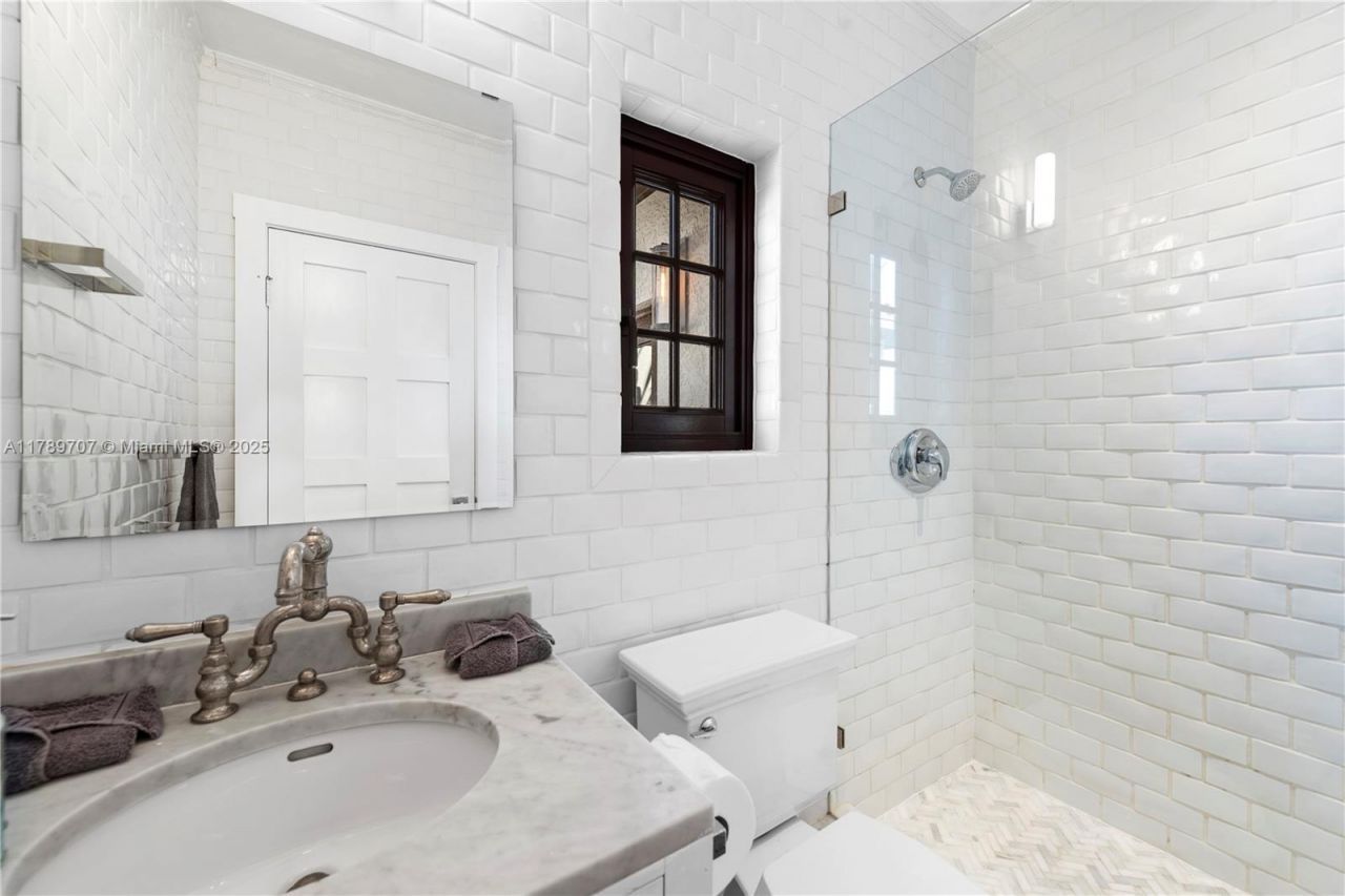 1201 NE 83rd St, Miami, FL 33138 Photo