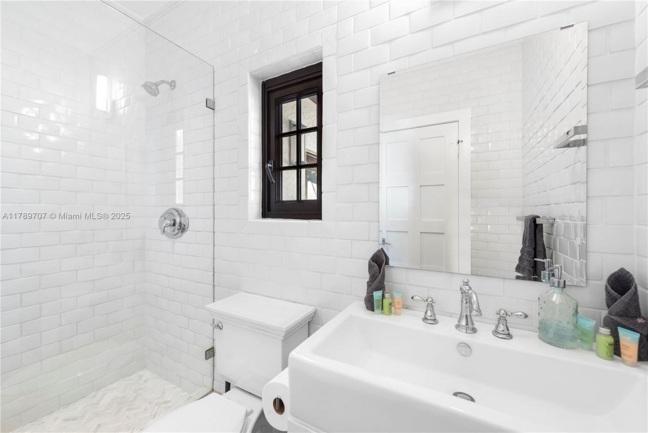 1201 NE 83rd St, Miami, FL 33138 Photo