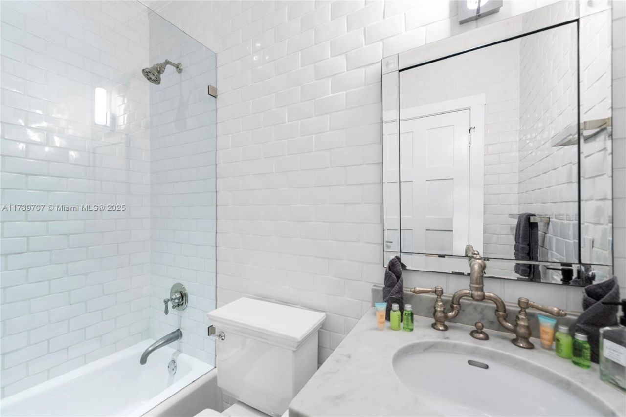 1201 NE 83rd St, Miami, FL 33138 Photo