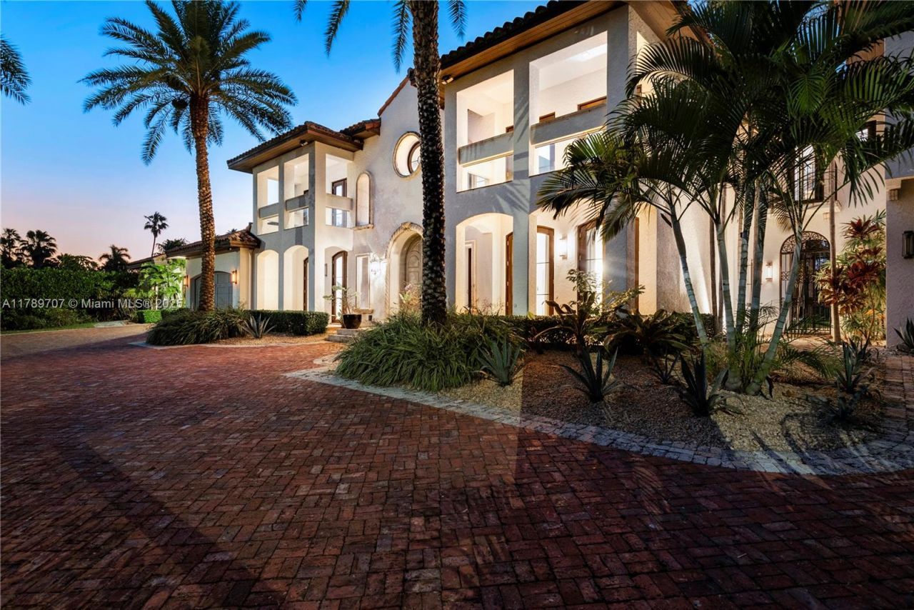 1201 NE 83rd St, Miami, FL 33138 Photo