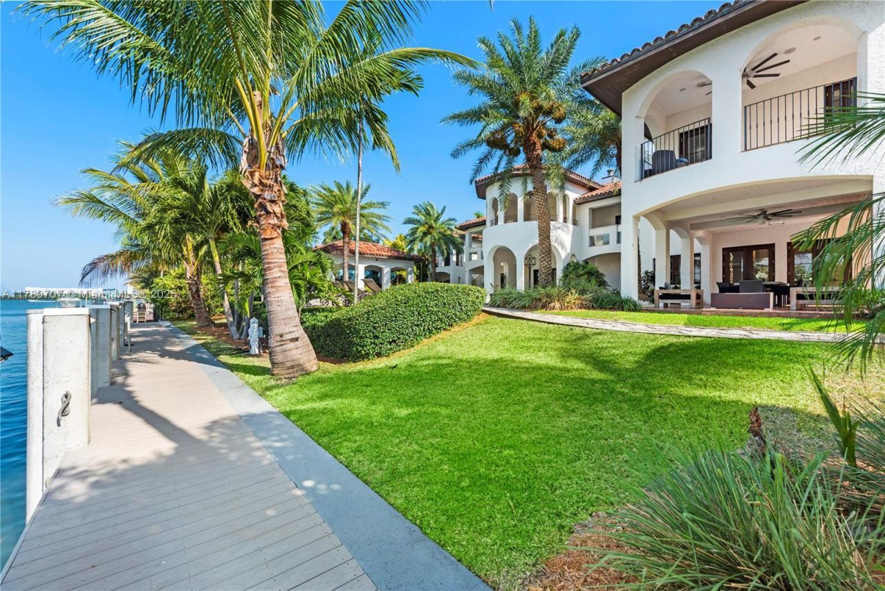 1201 NE 83rd St, Miami, FL 33138 Photo