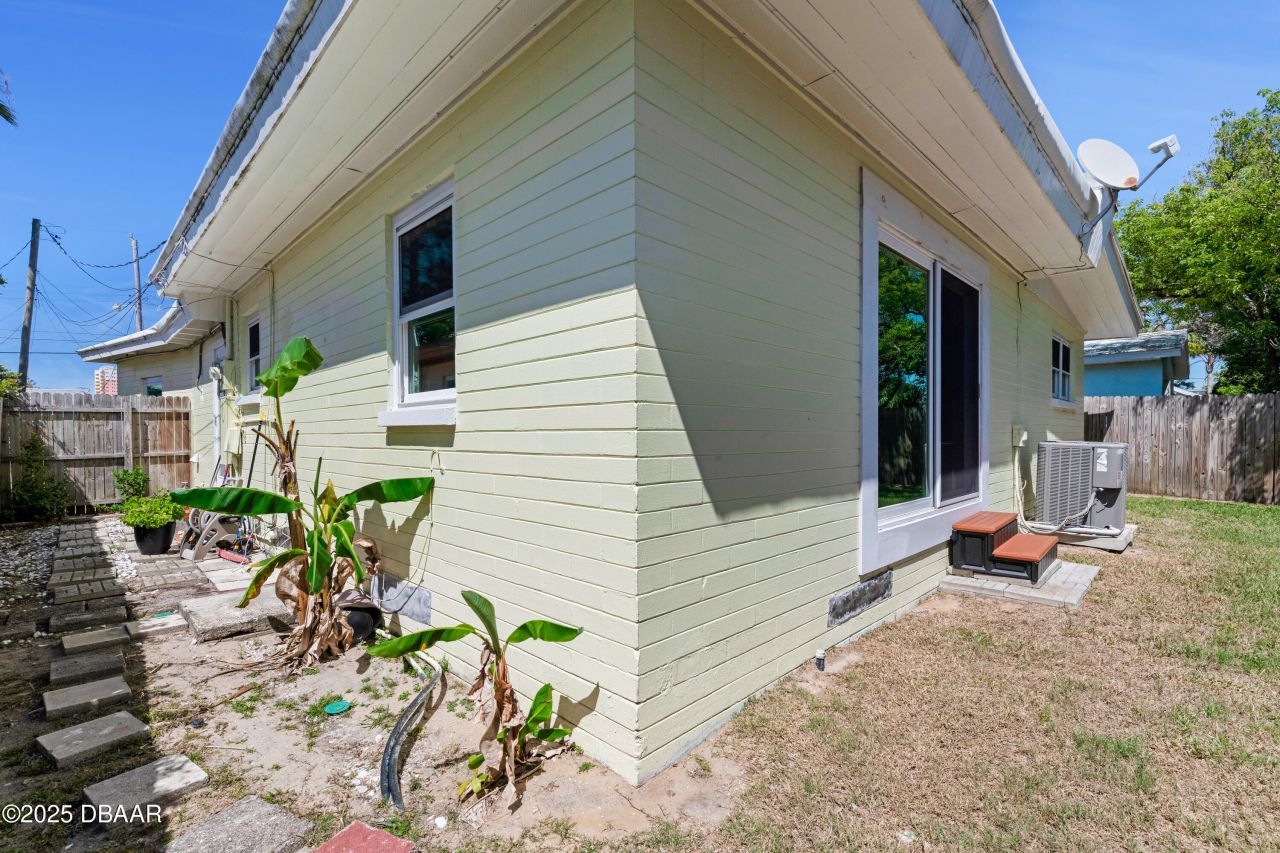 426 Flushing Avenue, Daytona Beach, FL 32118 Photo