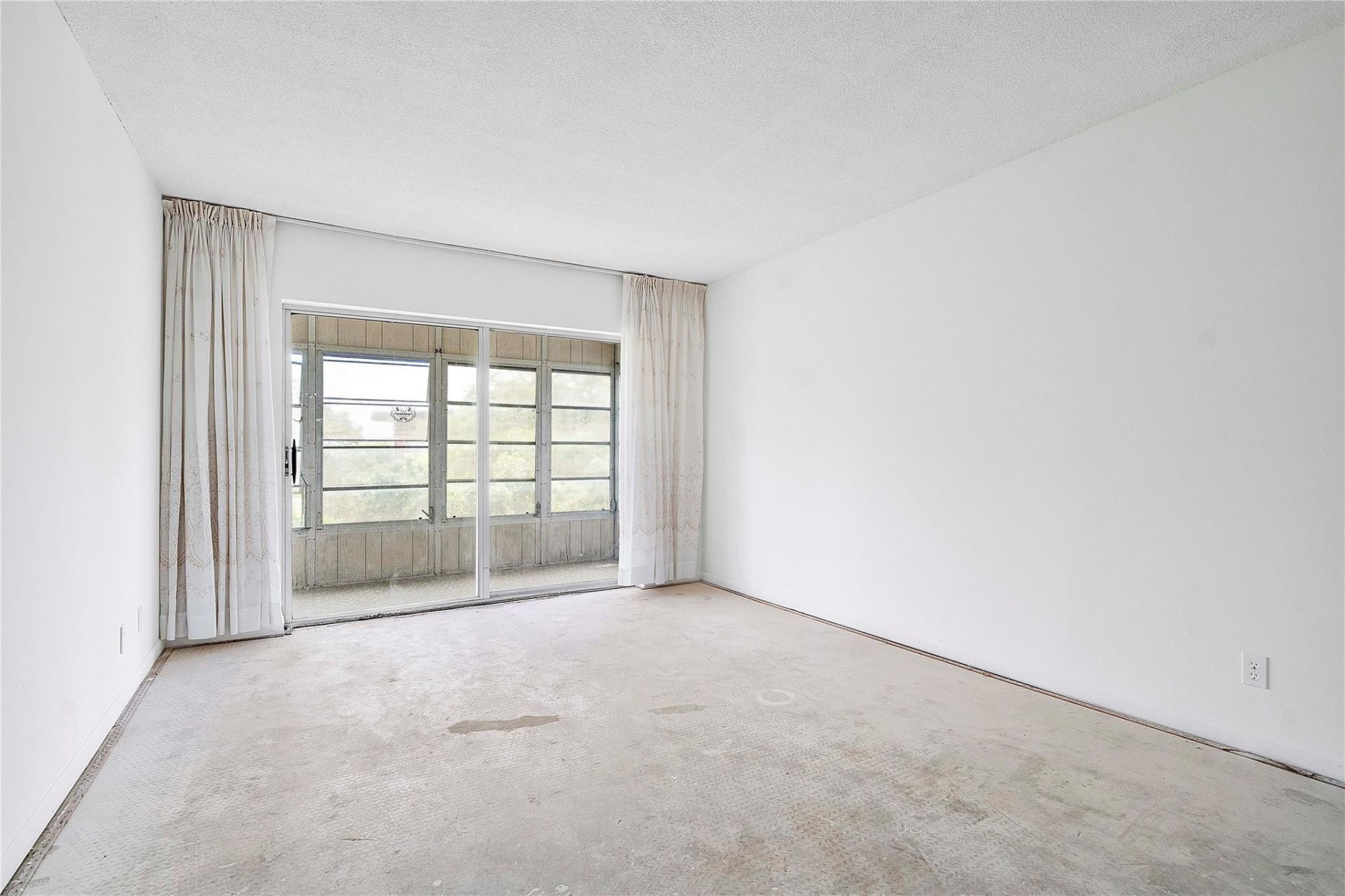 2900 NW 47th Terrace, Unit 303b, Lauderdale Lakes, FL 33313 Photo