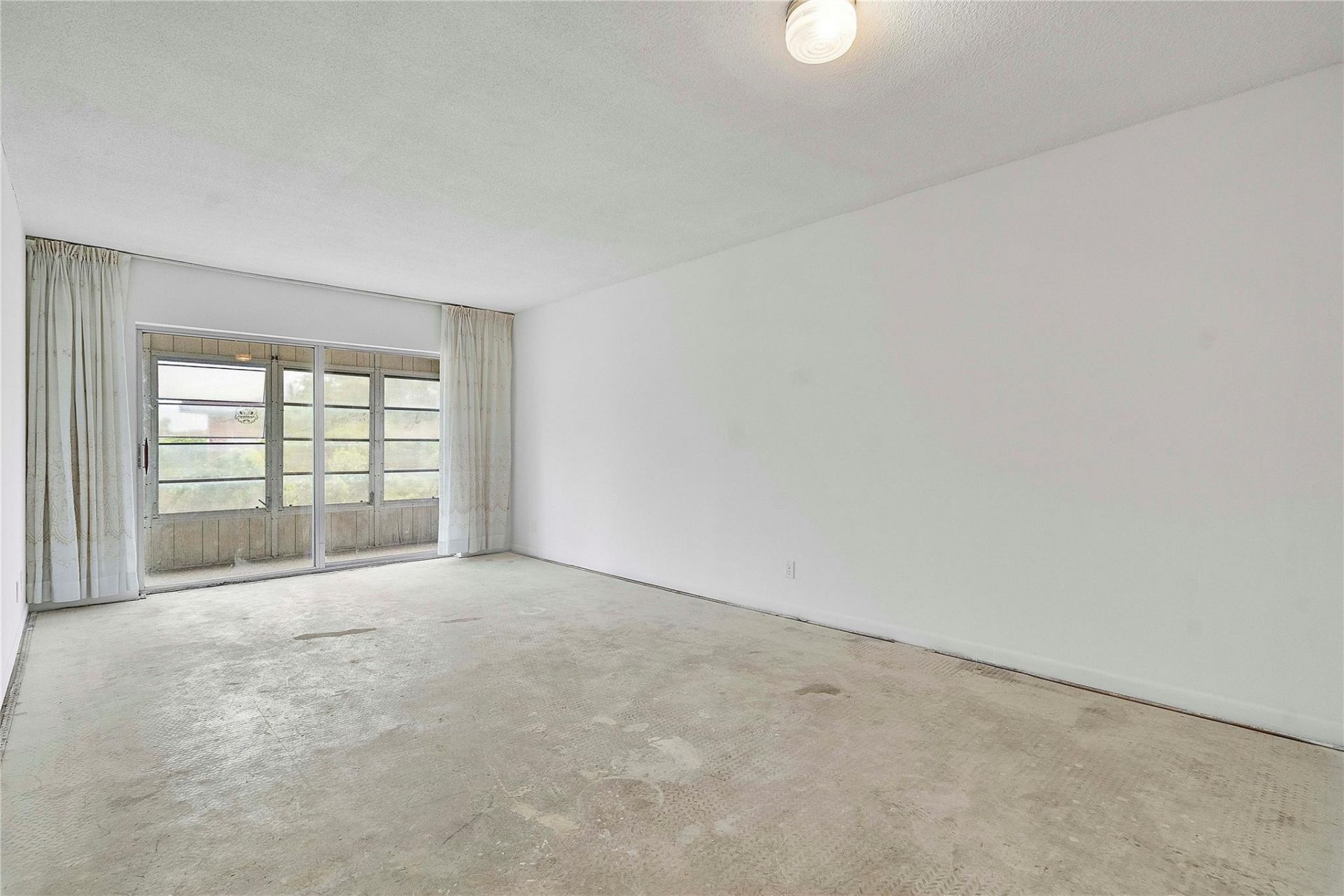 2900 NW 47th Terrace, Unit 303b, Lauderdale Lakes, FL 33313 Photo