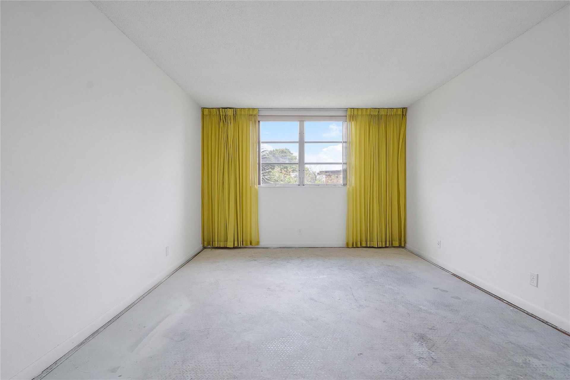 2900 NW 47th Terrace, Unit 303b, Lauderdale Lakes, FL 33313 Photo